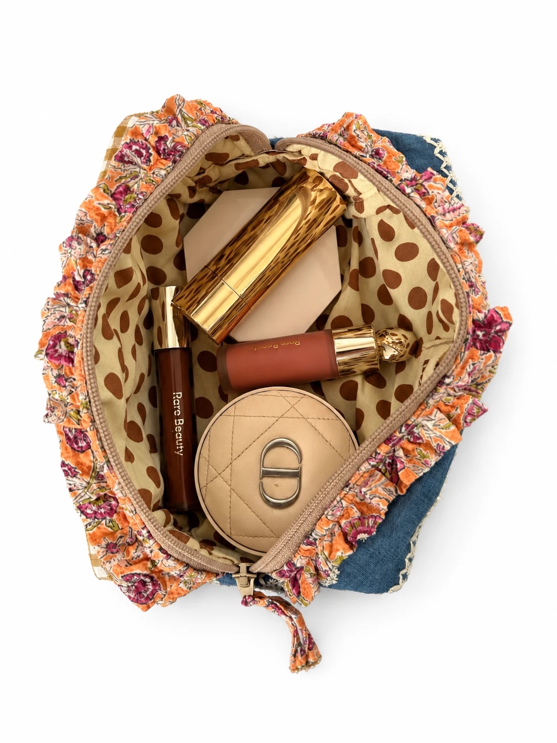 Interior del Pouch Gardenia con forro a lunares y maquillaje